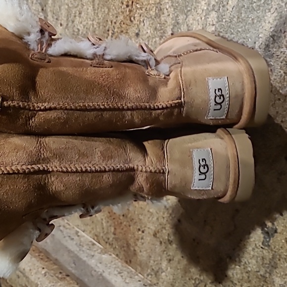 UGG Kids Bailey Button Triplet II Chesnut size 3 - Picture 5 of 11